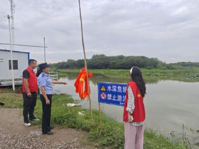 荆州区郢南村：开展水域巡查 织密暑期安全防护网