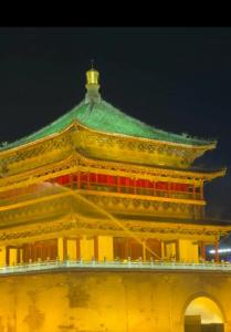 西安钟楼“喷水”了？官方回应：是不定期的消防演练