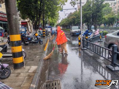 护航中考 | 雨中守护  荆州多部门协力保障考生出行安全