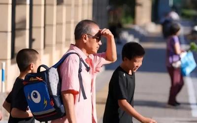 局地地表温度超70℃，最近为啥这么热？“铁板烧”模式开启，中暑怎么办？