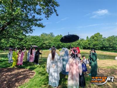 “荆州战国袍旅拍季”走进浅山 开启古风与自然的对话