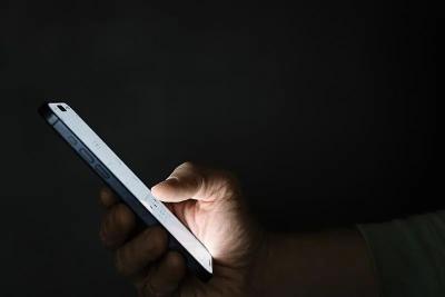 开“护眼模式”就能放心玩？这种习惯可能正毁掉你的眼睛 