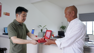 枝叶关情暖初心，苏云国开展“七一”走访慰问