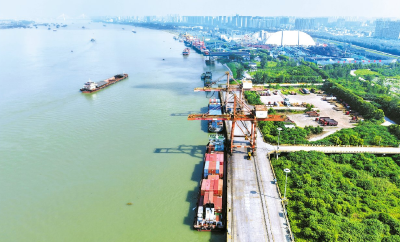 “家门口”即是“出海口”，荆州大宗农药搭乘江海联运实现“一箱制”出口  