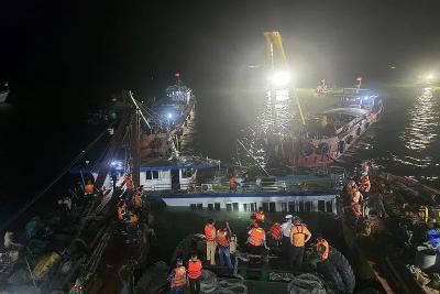 越南游船倾覆事故35人死亡4人失踪，官方通报：实载49人，并非53人