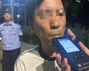 心存侥幸！男子酒后驾驶营运车辆被交警逮个正着