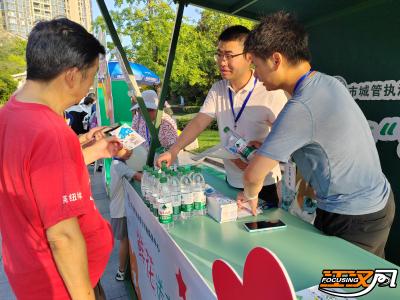 万盆鲜花藏公园  市民寻宝找惊喜