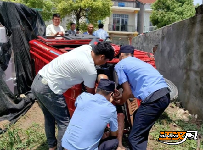 14分钟！ 警民合力救出侧翻三轮车被困老人