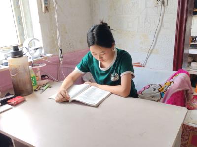 爱心成就梦想助学行动 | 龚慧方：以纸笔圆梦大学 用书本改变命运