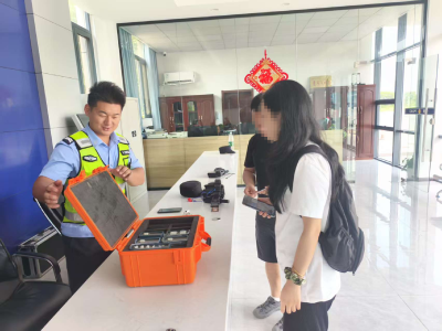 荆州沙市机场公安：价值八万元的“大红箱”完璧归赵