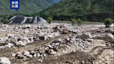 四川丹巴大雨引发多处山洪泥石流 4人上山放牛失联
