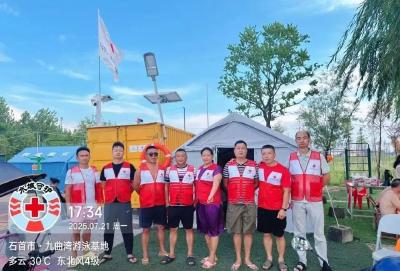 “快！有人在呼救”，竹竿、桨板全划过来了……