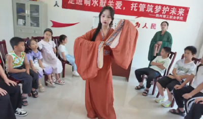 荆州战国袍“邂逅”宜昌乡村课堂 荆州理工学子带留守儿童“穿越”楚国 