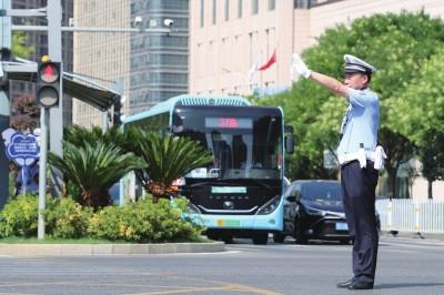 烈日下的“焦”警： “我们多一分警惕，群众就少一分危险”