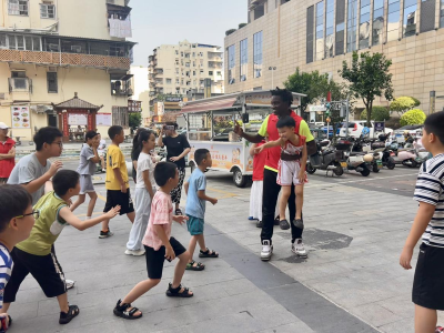 爱心托管班里来了个非洲小伙
