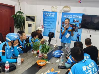 “最美骑士”张宝剑：高温挡不住爱心传递 载着“救命神器” 继续奔跑