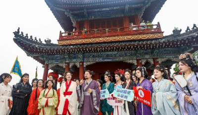 湖北荆州：战国袍尽显荆风楚韵 旅拍点燃文旅新火花