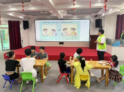 长江大学学子暑期爱心辅导  伴福利院儿童快乐成长​