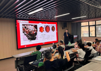 荆博“荆楚瑰宝趣味讲堂”走进社区 让暑期爱心托管班开启文化传承新体验