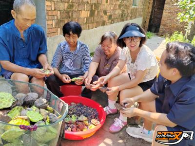 新农人罗小雪：胶靴裤代替职业装 小龙虾成为“新同事”