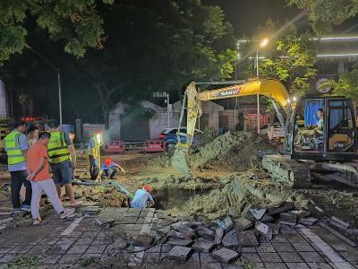 沙市区主供水管爆裂致千余户停水 多部门联动抢修保民生