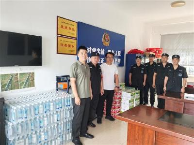 引江济汉局荆州分局：高温送清凉 关怀暖一线