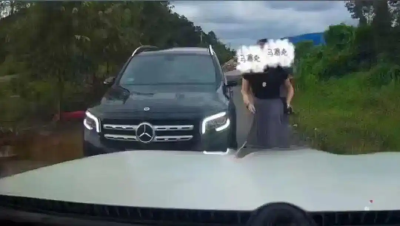 “女司机亮证逼迫让道”事件，最新通报！