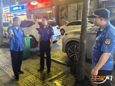守护城市文明底色：荆州城管连夜快速整治餐饮油污直排