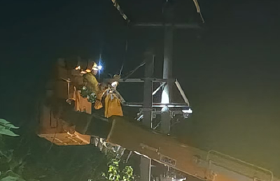夜幕下的“光明守护者”：国网荆州供电公司城区供电中心深夜带电作业保供电
