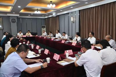 荆州市人大常委会召开代表座谈会