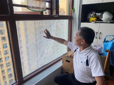 阳台玻璃频繁自爆 市场监管来帮忙 