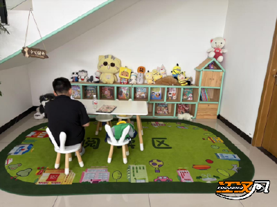 锲而不舍落实中央八项规定精神·办实事解难题丨湖北荆州：干部俯身问“暑”事   中心变身“童”乐园