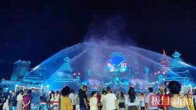 【活力中国调研行】水枪已上膛，荆州市民趁夜狂欢