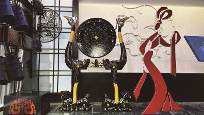 七旬乡村木匠巧手仿制文物 一天手搓三套“虎座鸟架鼓”