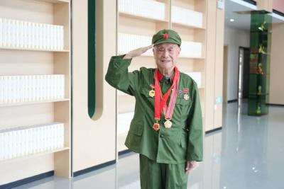 九旬老兵周文盛：狭路相逢灭特务，主动让出三等功