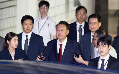 韩国万余名民众就戒严事件集体起诉尹锡悦夫妇