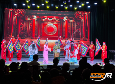 “迎中秋 庆国庆”楚调汉韵演唱会上演 传统艺术献礼双节