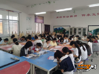 石首市小河口镇中心学校：美术画作映初心 红色基因润童心