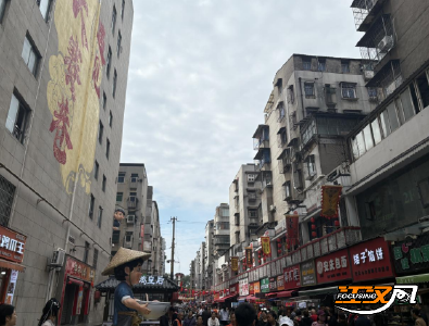 寻味大赛巷：百家宴里品楚韵 非遗汉服引客来