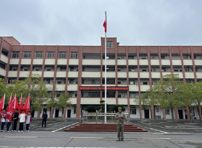 荆州市四机学校：国防教育淬炼青春 书写“强国有我”答卷