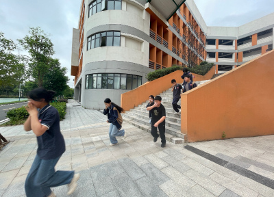 荆州经济技术开发区第二中学开展消防疏散演练活动