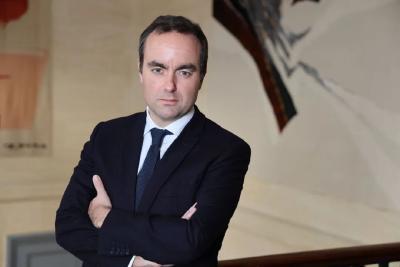 马克龙任命防长担任法国新总理