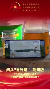 今天全国人民的统一动作~ 不管哪个角度，都是自豪的样子