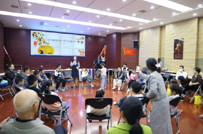 荆州区三义街社区举办“情绪月饼”DIY工坊活动