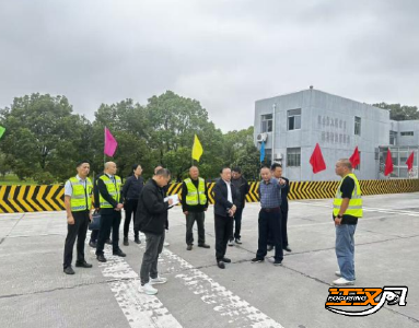 绷紧安全弦 护航双节行  荆州市路桥投资开发有限公司开展节前安全生产检查