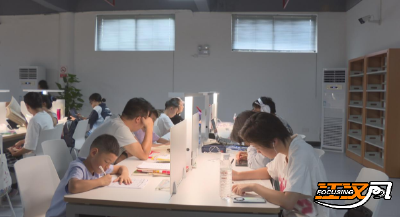 石首：双节假期图书馆人气旺 书香弥漫绘就假日新风尚