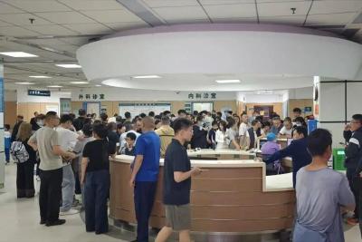 雷暴过后，400多人挤爆医院急诊科…… 
