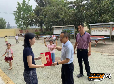 监利市龚场镇开展教师节走访慰问活动
