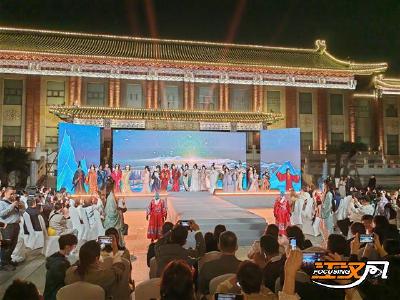 让世界看见楚文化 | 楚韵与时尚交融   战国袍引爆荆州文旅新热点