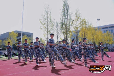 长江大学文理学院：新生“演兵场”展迷彩青春风采